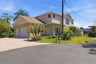 939 SE 3rd Ave, Crystal River, FL 34429 - Photo 3