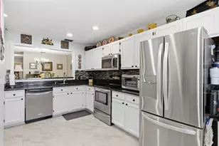 3227 Valley Oaks Dr, Tampa, FL 33618 - Photo 9