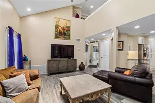 9803 Long Meadow Dr, Tampa, FL 33615 - Photo 15