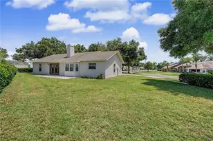 6208 Huntington Dr, Zephyrhills, FL 33542 - Photo 5