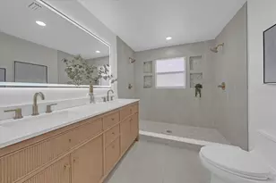 1110 12th St N, Saint Petersburg, FL 33705 - Photo 13