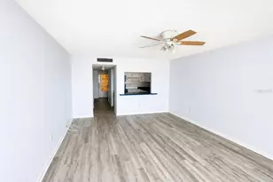4550 Cove Cir, Saint Petersburg, FL 33708 - Photo 5
