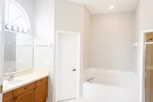 28202 Brokenmead Path, Wesley Chapel, FL 33543 - Photo 13