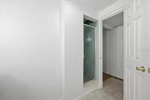 9718 N Oregon Ave, Tampa, FL 33612 - Photo 25