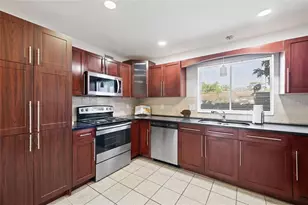 8601 Huron Ct, Tampa, FL 33614 - Photo 5
