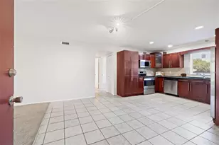 8601 Huron Ct, Tampa, FL 33614 - Photo 7