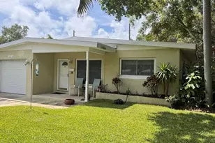 559 Villa Grande Ave S, Saint Petersburg, FL 33707 - Photo 1