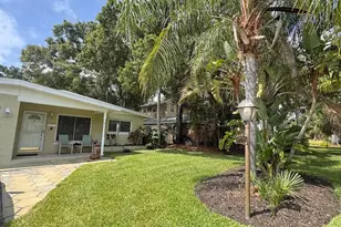 559 Villa Grande Ave S, Saint Petersburg, FL 33707 - Photo 13