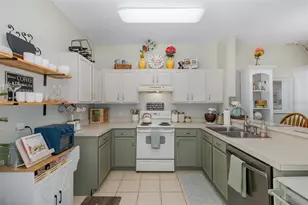 12739 Sunland Ct, Tampa, FL 33625 - Photo 9