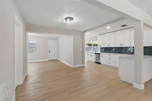 10229 N Valle Dr, Tampa, FL 33612 - Photo 13