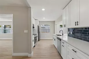 10229 N Valle Dr, Tampa, FL 33612 - Photo 15