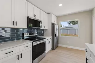 10229 N Valle Dr, Tampa, FL 33612 - Photo 17
