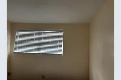 1320 Larsen Ln, Tampa, FL 33619 - Photo 9
