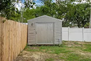 8303 Temple Park Dr, Tampa, FL 33637 - Photo 25