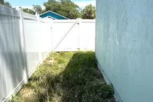 1931 10th St S, Saint Petersburg, FL 33705 - Photo 17