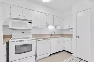 10365 Paradise Blvd, Treasure Island, FL 33706 - Photo 11