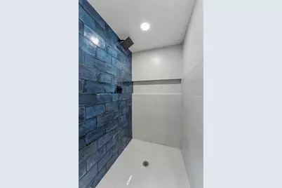 3513 Beechwood Boulevard, Tampa, FL 33619 - Photo 17