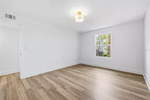 554 Plaza Seville Ct, Treasure Island, FL 33706 - Photo 9