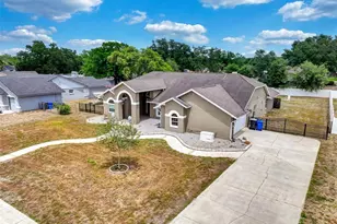 12229 Langshaw Dr, Thonotosassa, FL 33592 - Photo 5