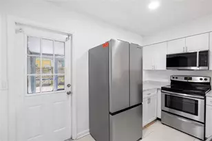 13870 Stone Mill Way, Tampa, FL 33613 - Photo 11