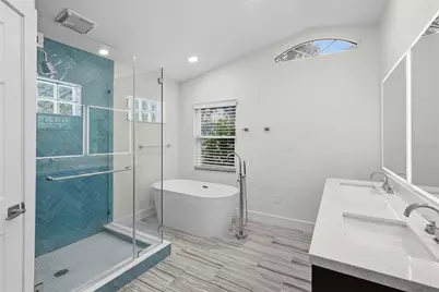 402 Erie Avenue, Tampa, FL 33606 - Photo 3