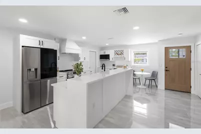 1715 Delaware Avenue NE, Saint Petersburg, FL 33703 - Photo 5