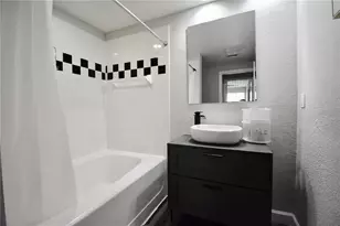 2402 W Azeele St, Tampa, FL 33609 - Photo 13