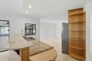 2300 S Shore Dr SE, Saint Petersburg, FL 33705 - Photo 17