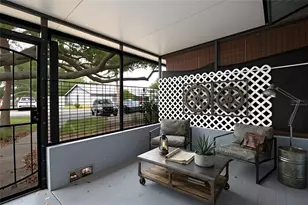 7115 Parkside Villas Dr N, Saint Petersburg, FL 33709 - Photo 3