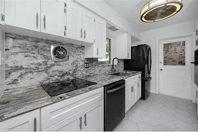 630 Jasmine Way S, Saint Petersburg, FL 33705 - Photo 3