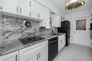 630 Jasmine Way S, Saint Petersburg, FL 33705 - Photo 3