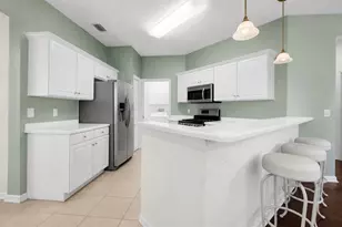 1252 Lyndhurst Greens Dr, Sun City Center, FL 33573 - Photo 5