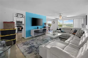225 Country Club Dr, Largo, FL 33771 - Photo 5