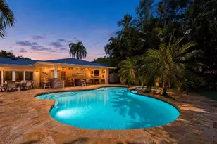 556 21st Ave NE, Saint Petersburg, FL 33704 - Photo 3