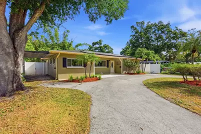 5654 Kiwanis Place NE, Saint Petersburg, FL 33703 - Photo 1
