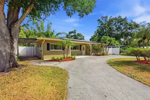 5654 Kiwanis Pl NE, Saint Petersburg, FL 33703 - Photo 1