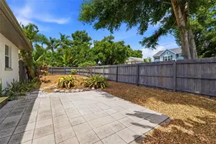 3030 5th St N, Saint Petersburg, FL 33704 - Photo 23