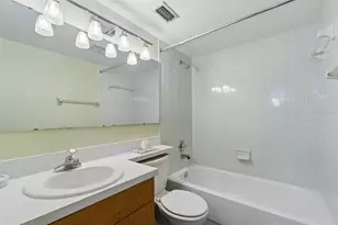 8806 Oak Cir, Tampa, FL 33615 - Photo 27