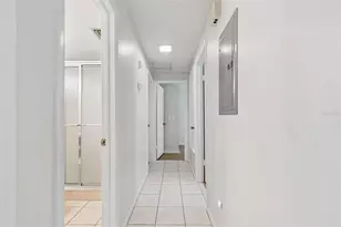 8806 Oak Cir, Tampa, FL 33615 - Photo 23