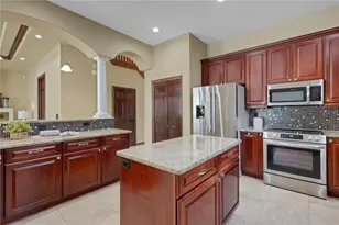 3021 59th Ave S, Saint Petersburg, FL 33712 - Photo 9