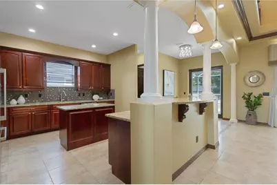 3021 59th Avenue S, Saint Petersburg, FL 33712 - Photo 7