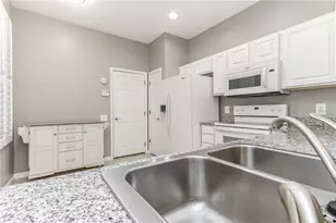 3326 Covered Bridge Dr W, Dunedin, FL 34698 - Photo 9