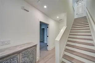 323 15th St N, Saint Petersburg, FL 33705 - Photo 11