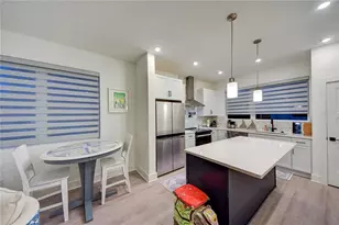 323 15th St N, Saint Petersburg, FL 33705 - Photo 15