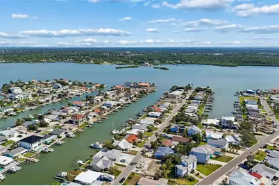 211 176th Terrace Drive E, Redington Shores, FL 33708 - Photo 9