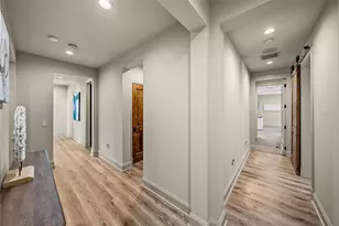 2903 W Hawthorne Rd, Tampa, FL 33611 - Photo 59