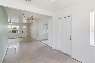 5013 Oxford Ave N, Saint Petersburg, FL 33710 - Photo 7