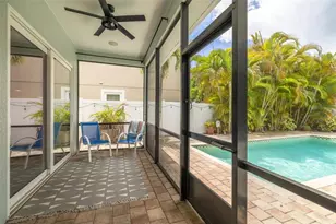8253 Wild Oaks Cir, Largo, FL 33773 - Photo 17