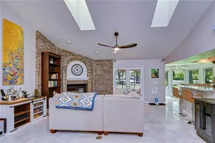 1015 Ventana Dr, Ruskin, FL 33573 - Photo 9