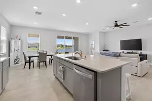 152 Bright Ibis Ave, Apollo Beach, FL 33572 - Photo 11